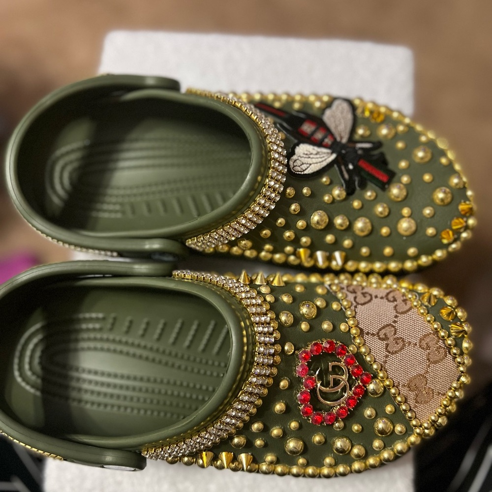 Who want rumble with the 🐝 Crocs